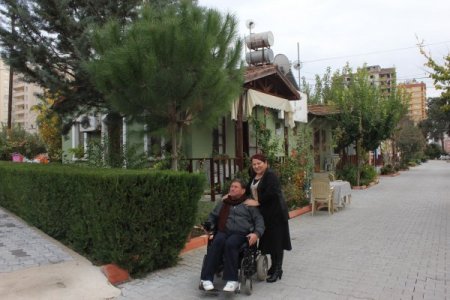 Yaşlılara aile ortamı sıcaklığında hizmet