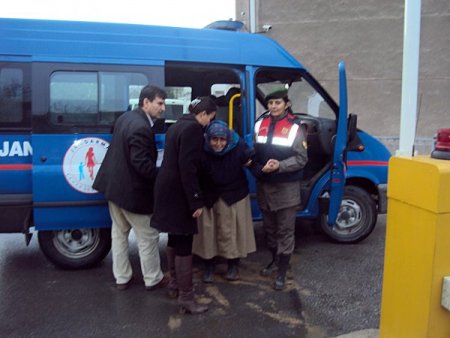 Yaşlıların emekli maaşına el koyan çete çökertildi