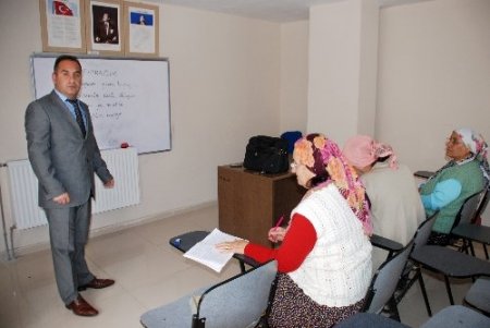 Yaşlıların okuma yazma azmi