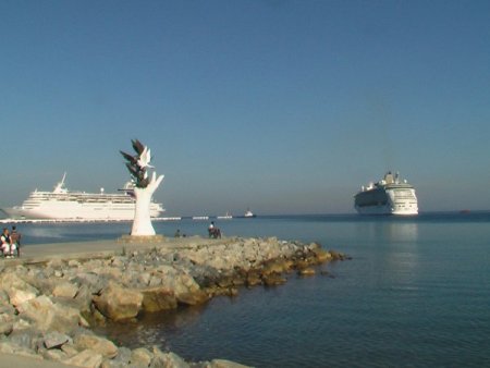 Yat Limanına Yönelen Dev Gemi Korkuttu