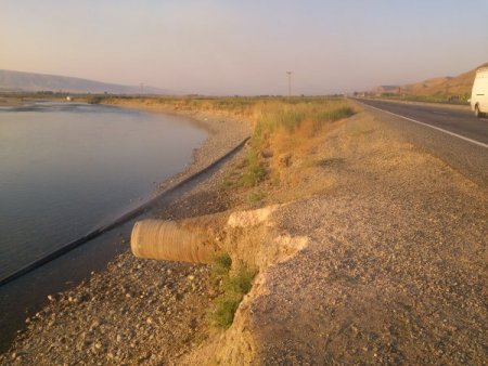 Yatağı değişen Batman Çayı kara yolunu tehdit ediyor