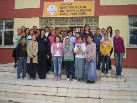 Yatılı Okuyan Liseli Öğrencilere Kışlık Kıyafet Dağıtıldı