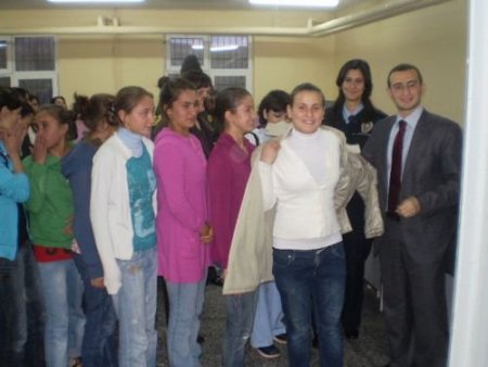 Yatılı Okuyan Liseli Öğrencilere Kışlık Kıyafet Dağıtıldı