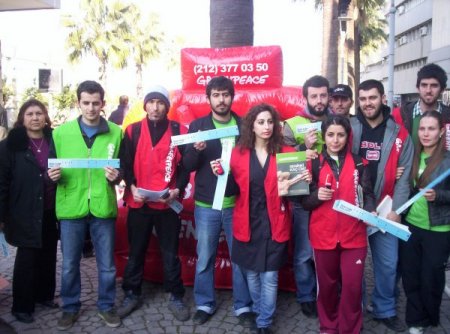 Yavru Balık Avını Engellemek İçin 'Kırmızı Telefon' İzmir'de