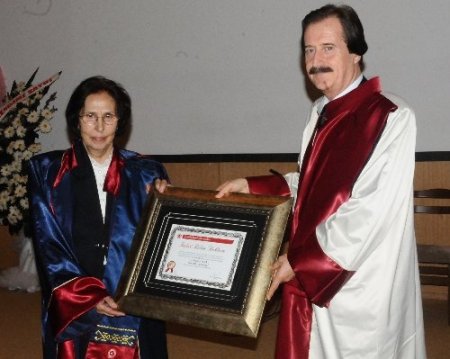 Yavuz Bülent Bakiler ve Araştırmacı Müjgan Üçer’e fahri doktora verildi