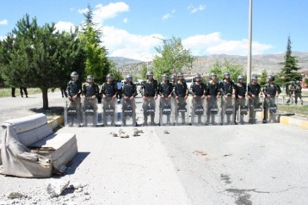 Yavuz Sultan Selim ismine tepki eyleminde protestocular polisle çatıştı