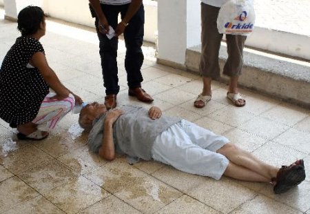 Yaya Üst Geçidinden Düştü, 'eski Toprağım, Bana Birşey Olmaz' Dedi