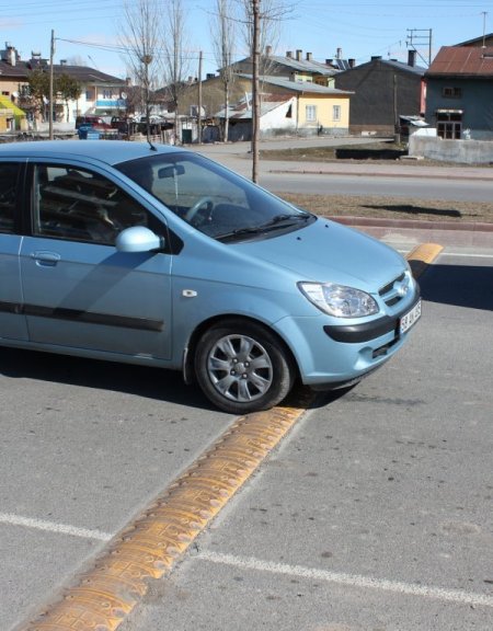 Yayaların Can Güvenliği İçin Yaptırılan Kasis, Belediyeyi Rahatsız Etti
