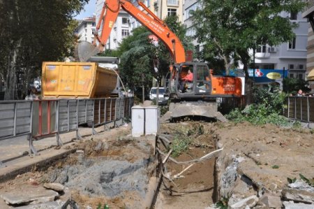 Yayalaştırma için Taksim’e ilk kazma vuruldu