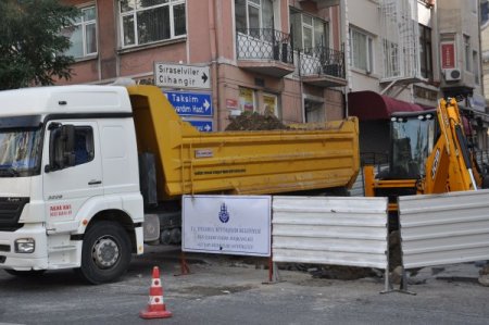 Yayalaştırma için Taksim’e ilk kazma vuruldu