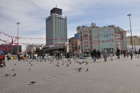 Yayalaştırma için Taksim’e ilk kazma vuruldu