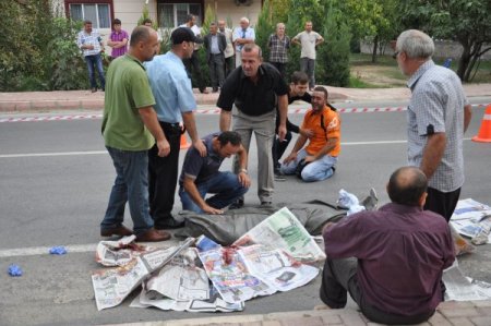 Yayaya çarpan motorsiklet sürücüsü yaşamını yitirdi