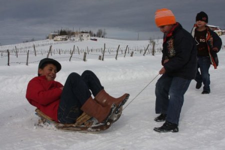 Yayla Çocuklarının Kar Keyfi