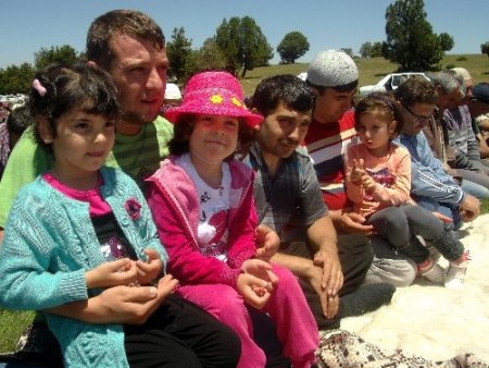 Yaylada hasret giderip, yağmur duası yaptılar