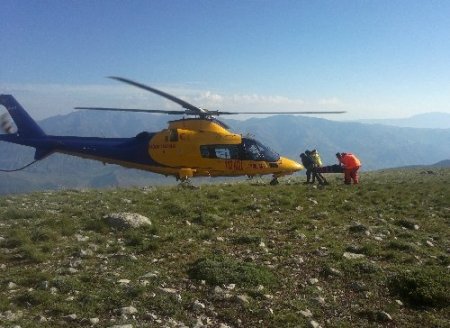 Yaylada üzerine yıldırım düşen çoban helikopterle hastaneye kaldırıldı