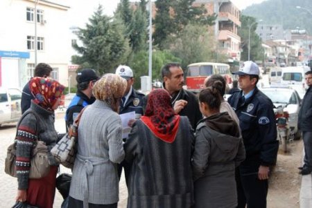 Yayladağı polisi dolandırıcılara karşı vatandaşları bilgilendirdi