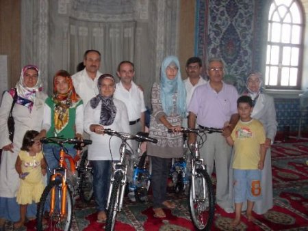 Yaz Kursları Bilgi Yarışmasında Birinci Gelen Grup Bisikletle Ödüllendirildi