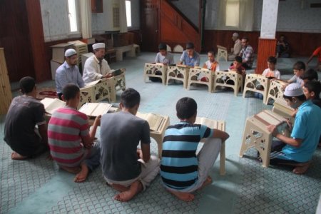 Yaz Kurslarında Kur'an Öğrenen Çocuklar Mukabele Okuyor