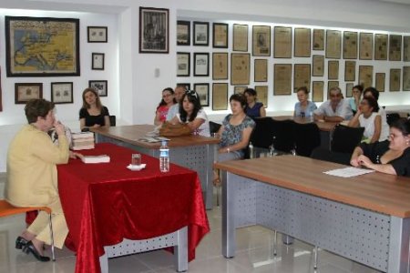 Yazar Ayla Kutlu: Aşkı Memnu Ve Yaprak Dökümü'nün Yazarları Mezarlarında Rahat Değil