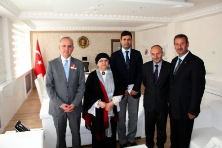 Yazar Belkıs İbrahimhakkıoğlu, Bitlisli öğrencilerle buluştu