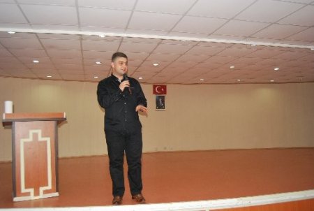 Yazar Çamlıca: Aileler şikayet yerine gençlerle iletişim kurmalı