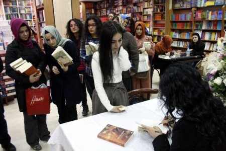 Yazar Nazan Bekiroğlu Bursalı okurlarıyla buluştu