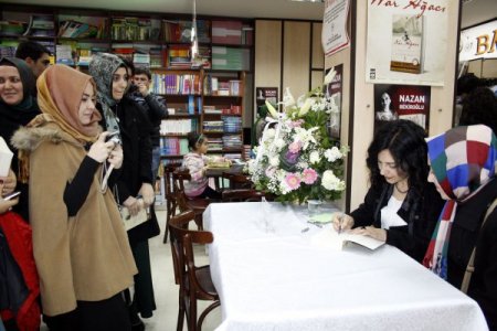 Yazar Nazan Bekiroğlu Bursalı okurlarıyla buluştu