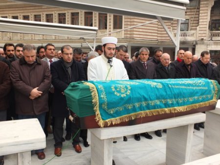 Yazar Ocakoğlu’nun babası son yolculuğuna uğurlandı