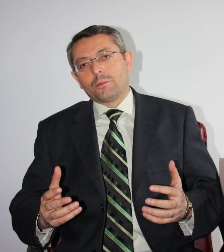 Yazar Ünlü: Kerbela Şehitleri İçin Gözyaşı Dökenlerin Bugün Sessiz Kalmalarını Anlamak Mümkün Değil