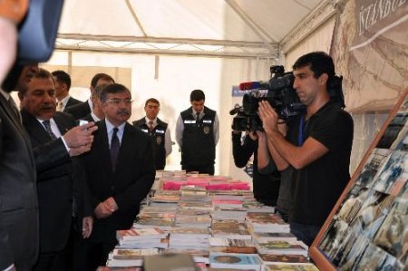 Yazarlardan Korsan Yayın Tepkisi: Kitaplarımızın Ne Kadar Sattığını Bilmiyoruz