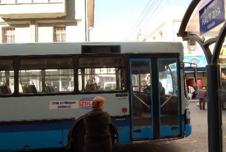Yazıları Belirli Olmayan Belediye Otobüsü Tabelaları Vatandaşları Zor Durumda Bırakıyor