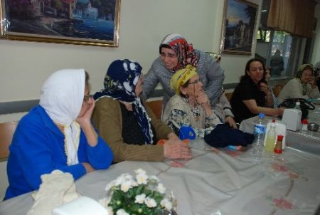 Yedirenk Derneği Bayram Öncesi Yaşlıları Unutmadı