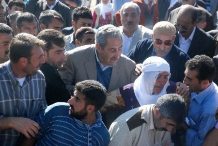 Yeğeninin Şehit Olduğuna İnanmadı, Otopsi Raporu İstedi
