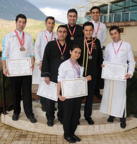 Yemek yarışmasında 16 derece alan Goldcity aşçıları başarılarını kutladı