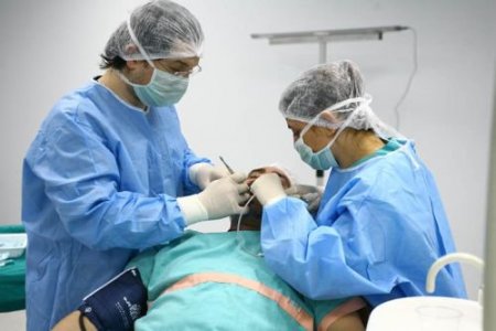 Yemeklerin Ağızda Tek Tarafla Çiğnenmesi Çene Kemiği Eklemine Zarar Veriyor