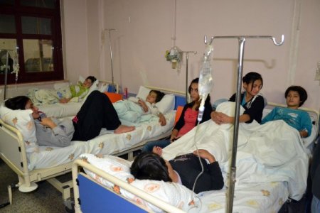 Yemekten zehirlenen 57 öğrencinin sağlık durumu iyi