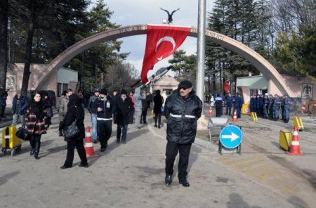 Yemin törenine kızamık engeli