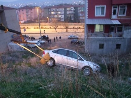 Yeni Aldığı Otomobili Denerken Kaza Yaptı