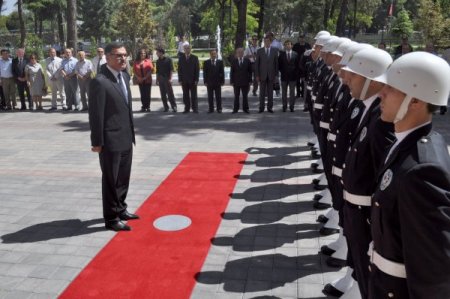 Yeni Balıkesir Valisi Turhan: Önceliğimiz eğitim olacak