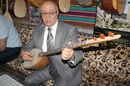 Yeni bir enstrüman üretti adını da ‘sazuta’ koydu