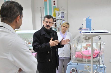 Yeni doğmuş bebeği çöpe attılar