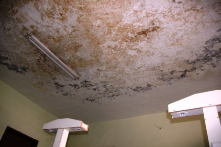 'Yeni eğitim yılına çatlayan duvarlar ve pis tuvaletlerle başladılar'