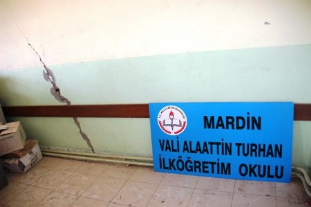 'Yeni eğitim yılına çatlayan duvarlar ve pis tuvaletlerle başladılar'