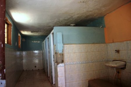 'Yeni eğitim yılına çatlayan duvarlar ve pis tuvaletlerle başladılar'