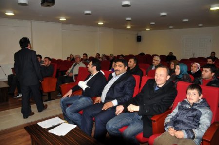 Yeni evlenen çiftlere mutlu evliliğin sırları anlatıldı