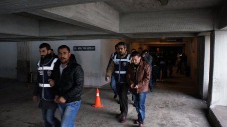 Yeni evli gelinleri gasp eden 11 kişilik çete çökertildi