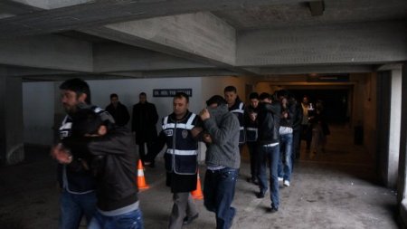 Yeni evli gelinleri gasp eden 11 kişilik çete çökertildi