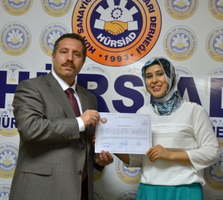 Yeni grafiker ve tasarımcılar sertifikalarını aldı