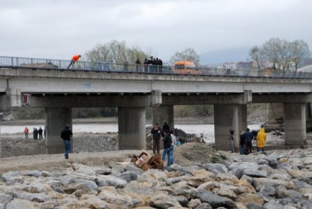 Yeni Köprü 'Çatlak Olduğu' İddiası Üzerine Trafiğe Kapatıldı