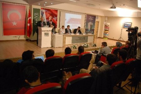 “Yeni medya çağının en önemli özelliği interaktiflik”